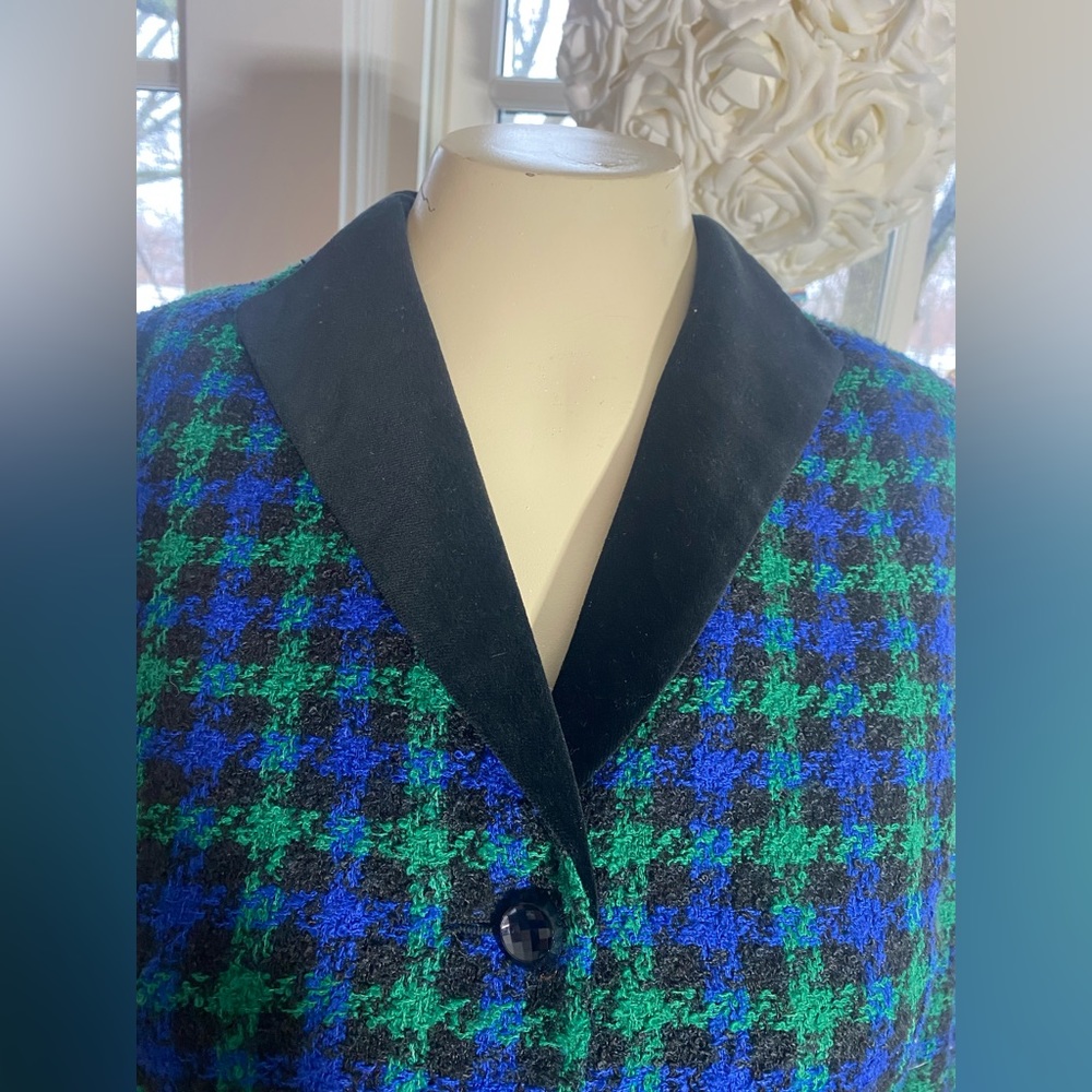 VTG Kasper ASL Jacket SZ 4P blue & green pattern velvet collar, jewel button